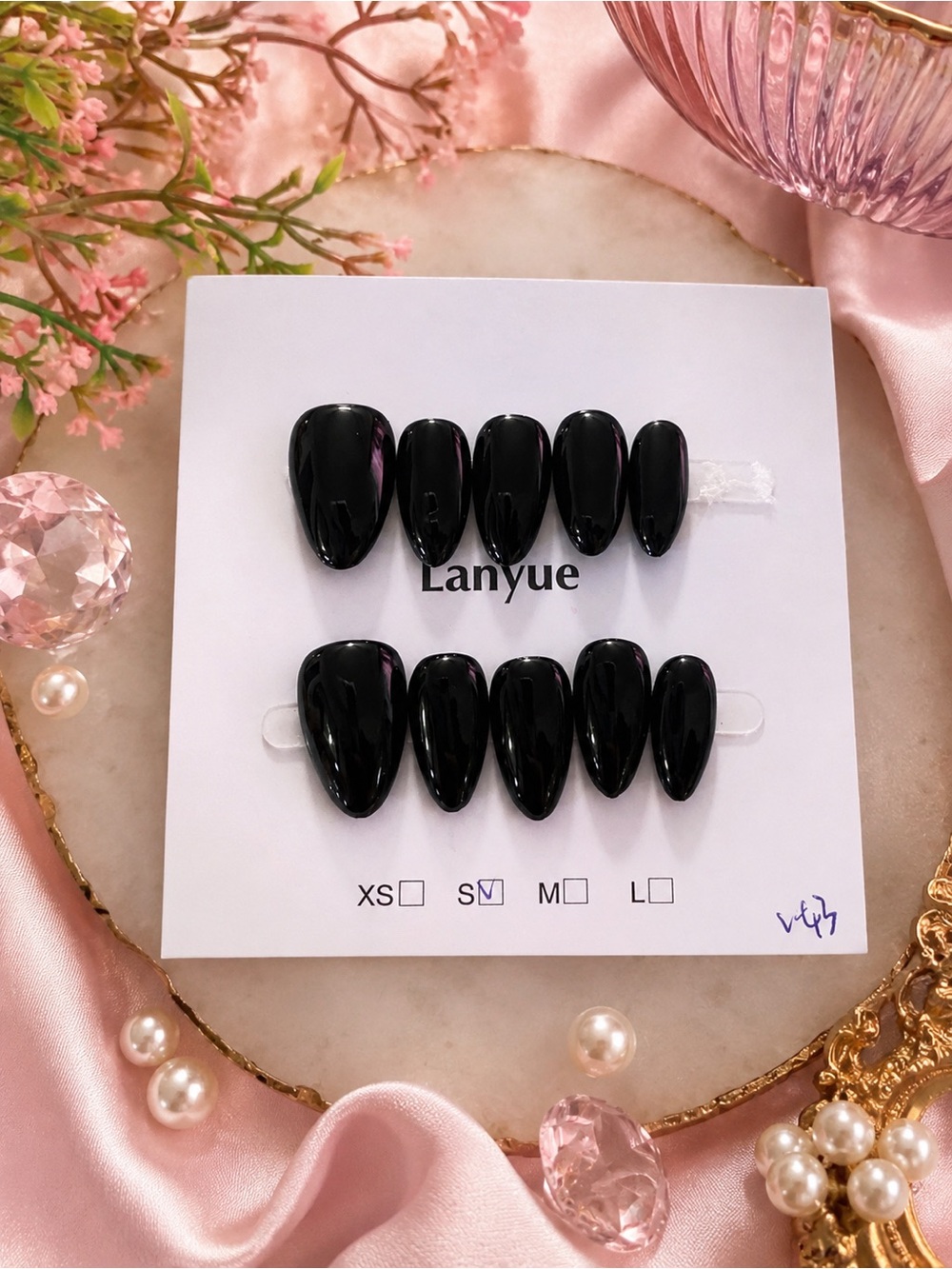 Lanyue Glossy Black Stiletto Press-On Nails